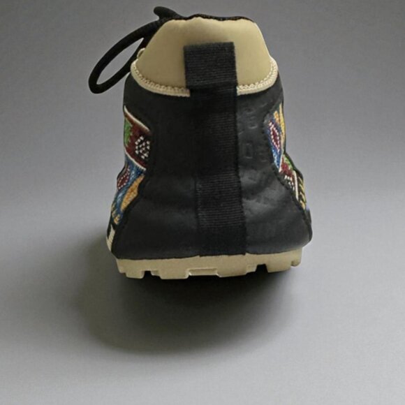 Unisex Sneakers With an Ethnic Pattern in Black Size: 9 - Picture 2 of 7